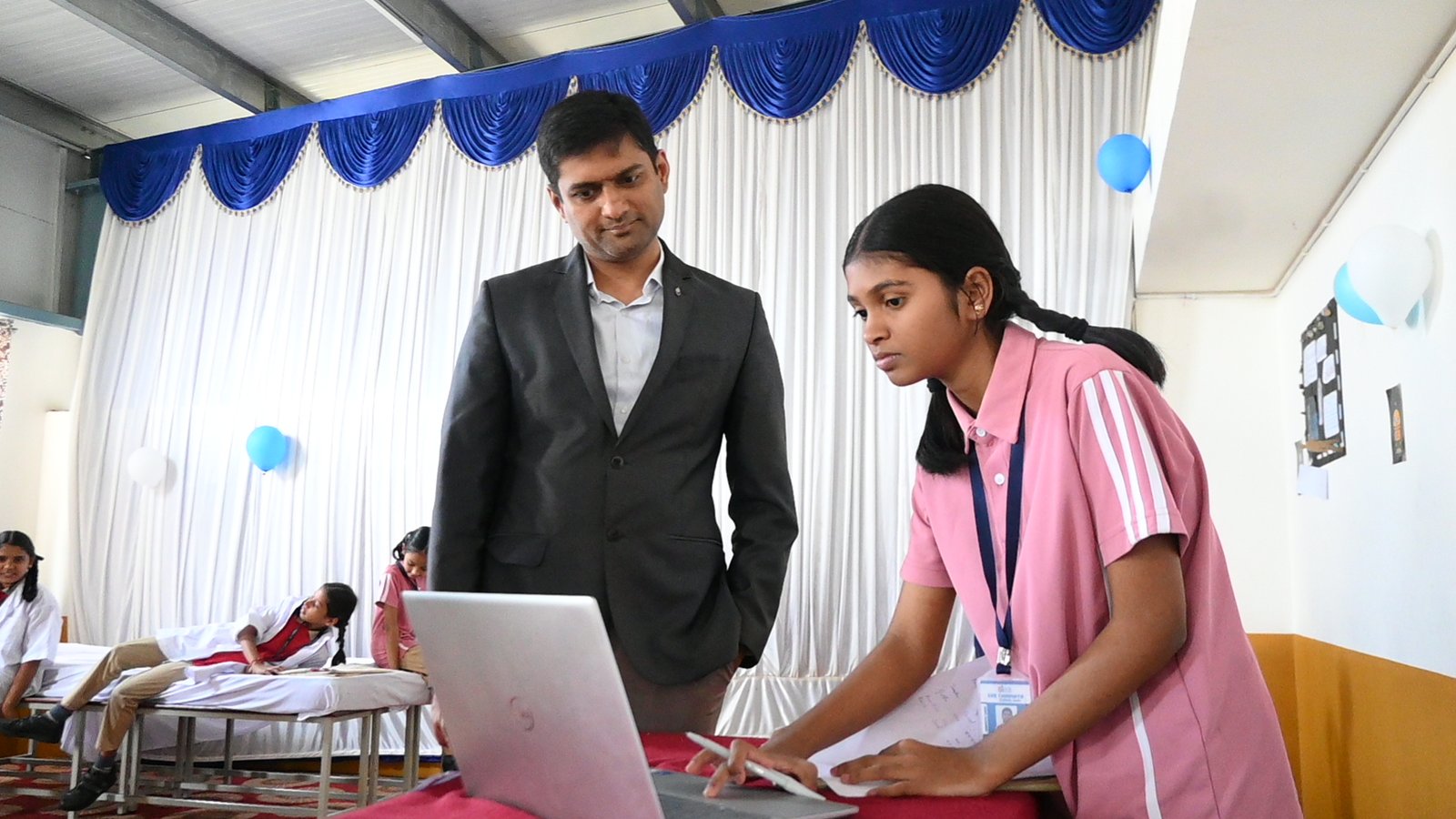 Robotics Model Display - Image 4