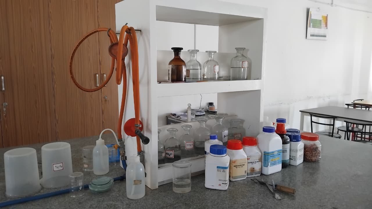 chemistry lab image