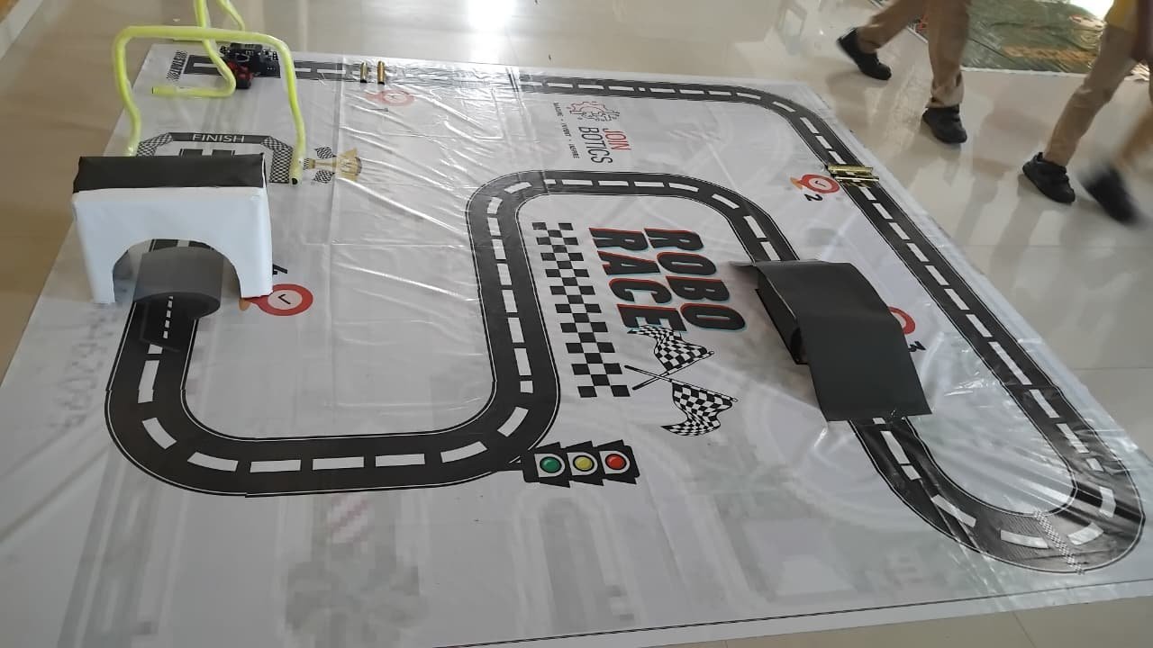 Robotics Model Display - Image 4